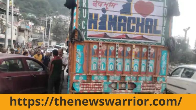 सोलन: कालका-शिमला NH पर ट्रक से टकराई कार, कोई जानी नुकसान नहीं