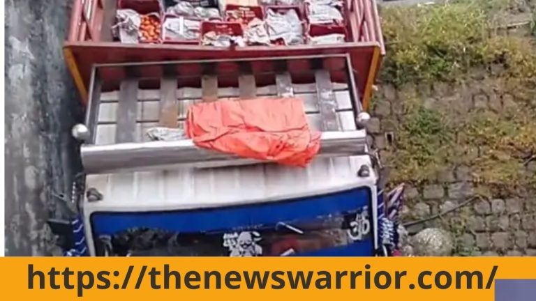कांगड़ा: ट्रक की स्टेरिंग रोड खुलने से सब्जी का ट्रक दुर्घटनाग्रस्त, ड्राइवर सुरक्षित