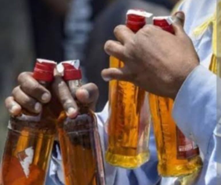 नालागढ़ में अवैध शराब की 8 पेटियों सहित चार युवक गिरफ्तार