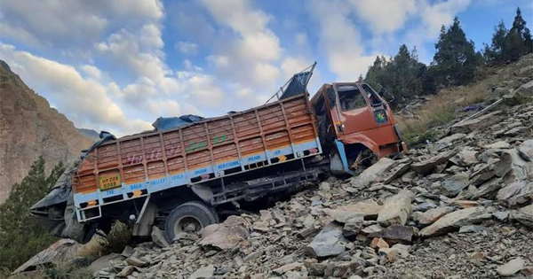 लाहौल स्पीति में ट्रक दुर्घटनाग्रस्त, चालक एवं परिचालक की मौत।