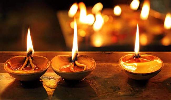 Diwali 2021 : जानिए दिवाली पर दीये जलाने का महत्व,शास्त्रों में क्यों माना जाता है इसे शुभ