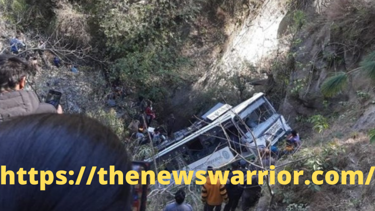 एचआरटीसी बस दुर्घटना का शिकार ,सभी यात्री सुरक्षित
