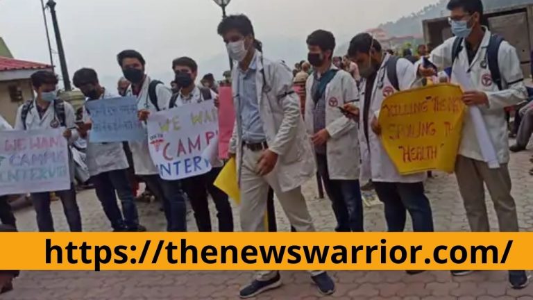 शिमला: इंटर्न डॉक्टरों का विरोध प्रदर्शन, रोजगार की नहीं है कोई गारंटी