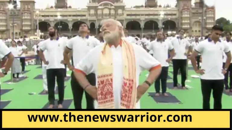 प्रधानमंत्री नरेंद्र मोदी ने कर्नाटक के मैसुरु पैलेस ग्राउंड में करीब 15 हजार लोगों के साथ किया योग