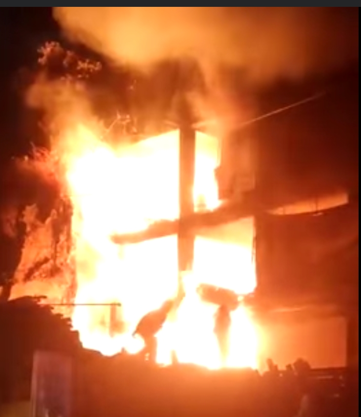 पंथाघाटी में निर्माणधीन भवन में लगी आग , 60 लाख का नुकसान