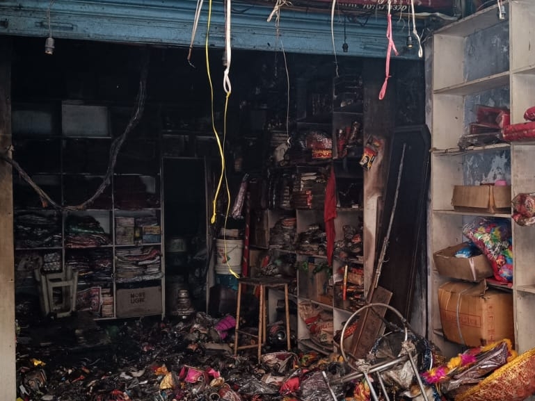 कांगड़ा में मनियारी की दुकान में लगी आग , लाखों का समान जलकर राख