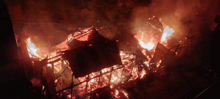 कुल्लू के बंजार में भीषण अग्निकांड, 9 दुकानों सहित 4 मकान जलकर राख