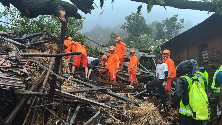 latestnews । महाराष्ट्र के रायगढ़ में भूस्खलन से दबे 17 घर, चार लोगों की मौत