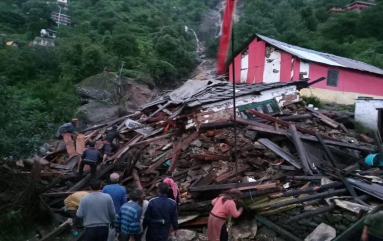 latest news। रामपुर में कुदरत का कहर, तीन मकान हुए तबाह, भारी नुकसान
