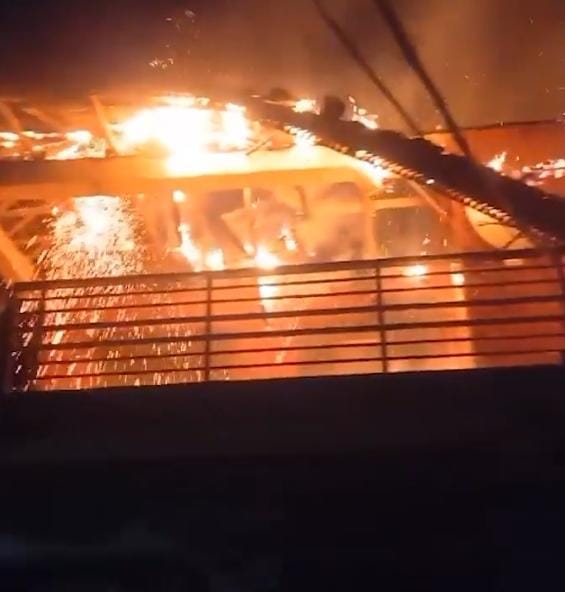 latest news ! दो मंजिला स्लेटनुमा मकान जलकर राख, 6 लाख का नुकसान